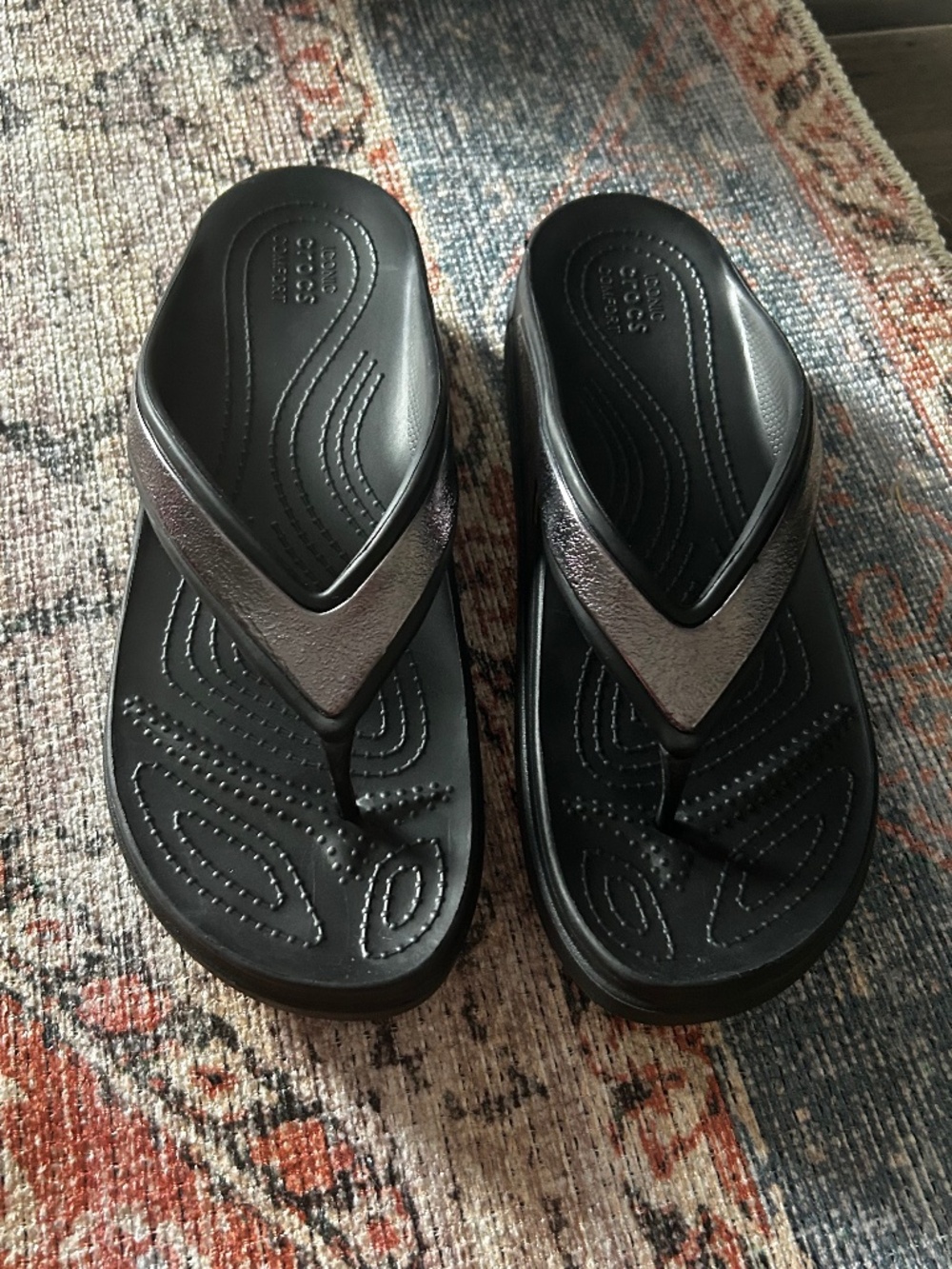 CROCS Sloane Silver Platform Flip-Flop Sandal Womens Size 10